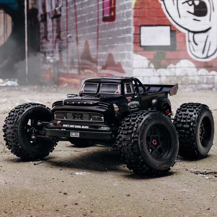 ARRMA 1/8 Notorious 6S V5 4WD BLX Stunt RC Truck with Spektrum Firma RTR (Transmitter and Receiver Included, Batteries and Charger Required), Black, ARA8611V5T1